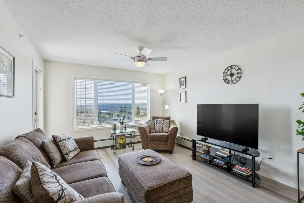 2301 Sienna Park Green SW Calgary AB T3H 3N7