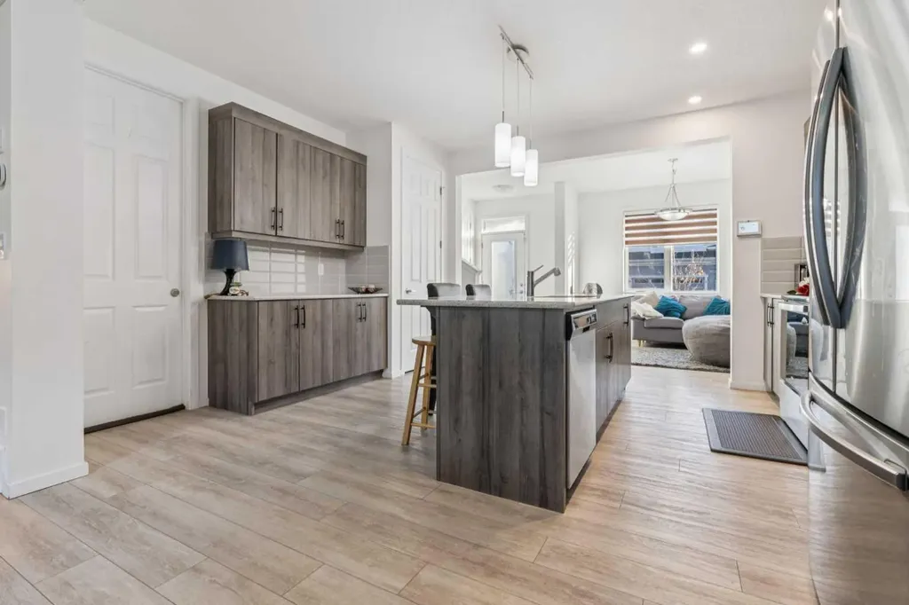 223 Carrington Circle NW Calgary AB T3P 0Y4