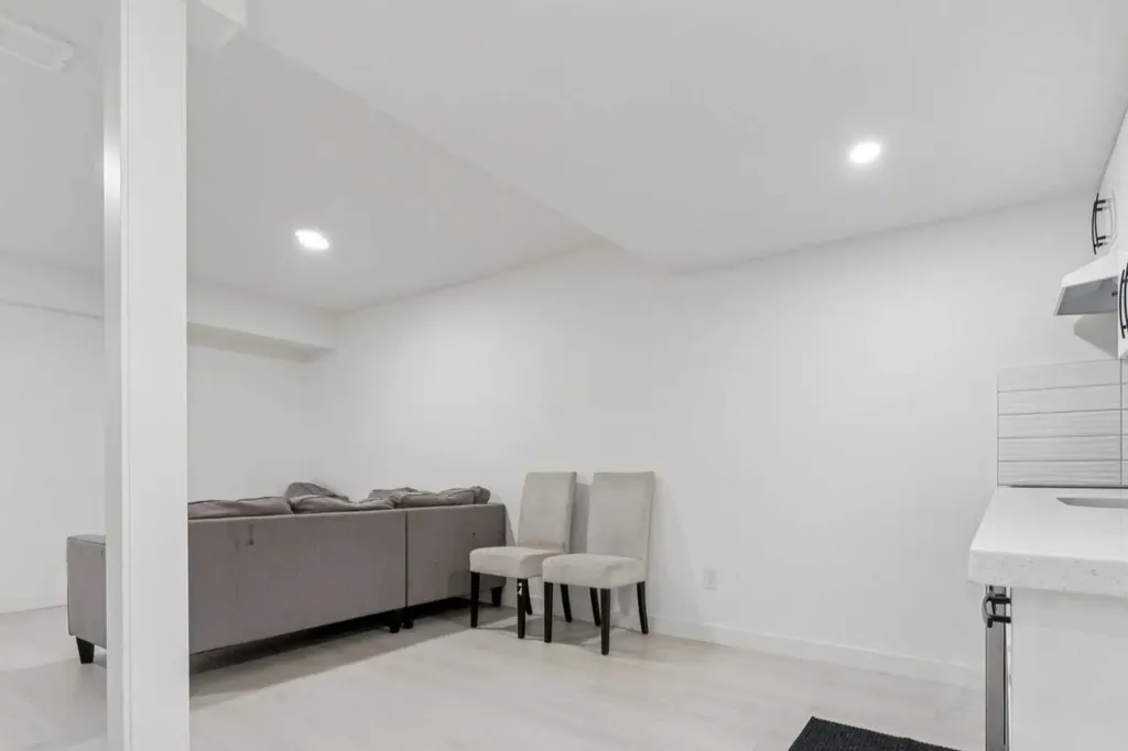 223 Carrington Circle NW Calgary AB T3P 0Y4
