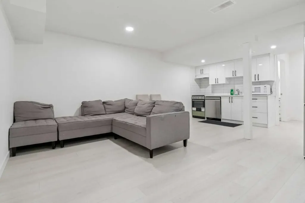223 Carrington Circle NW Calgary AB T3P 0Y4