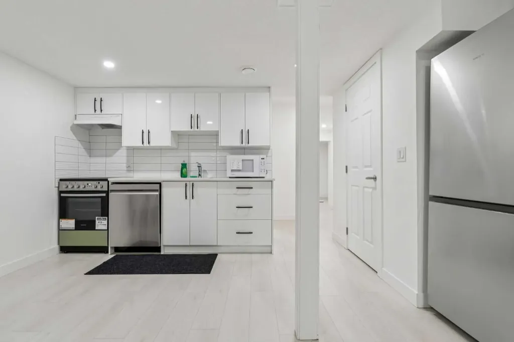 223 Carrington Circle NW Calgary AB T3P 0Y4