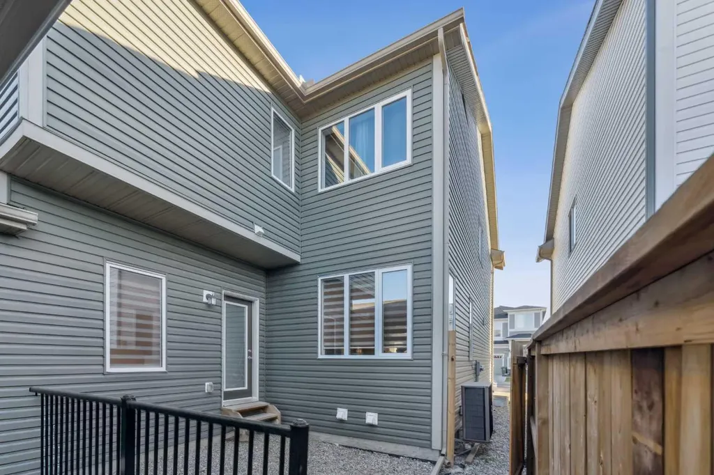 223 Carrington Circle NW Calgary AB T3P 0Y4