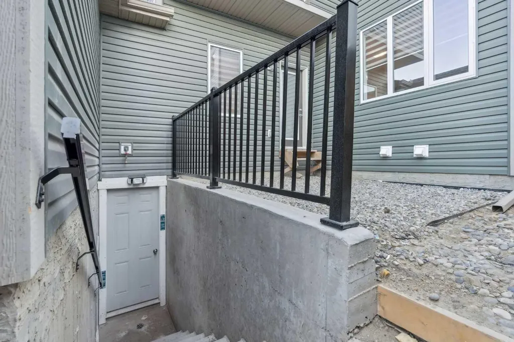 223 Carrington Circle NW Calgary AB T3P 0Y4