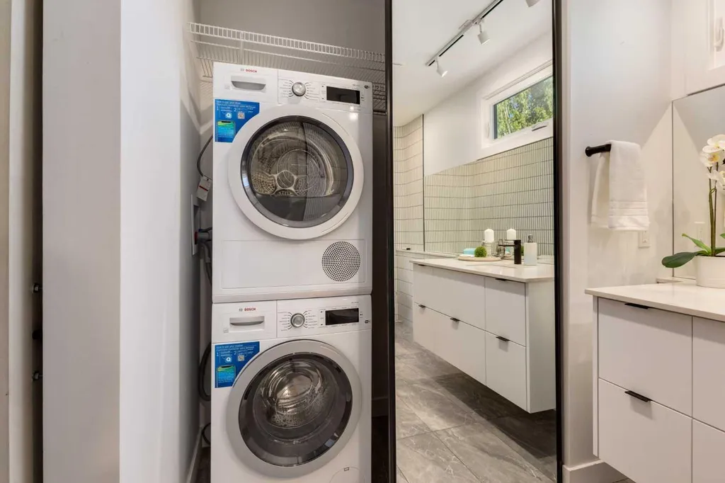 7203 5 Street SW Calgary AB T2V1B3