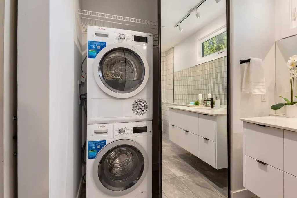 7203 5 Street SW Calgary AB T2V1B3