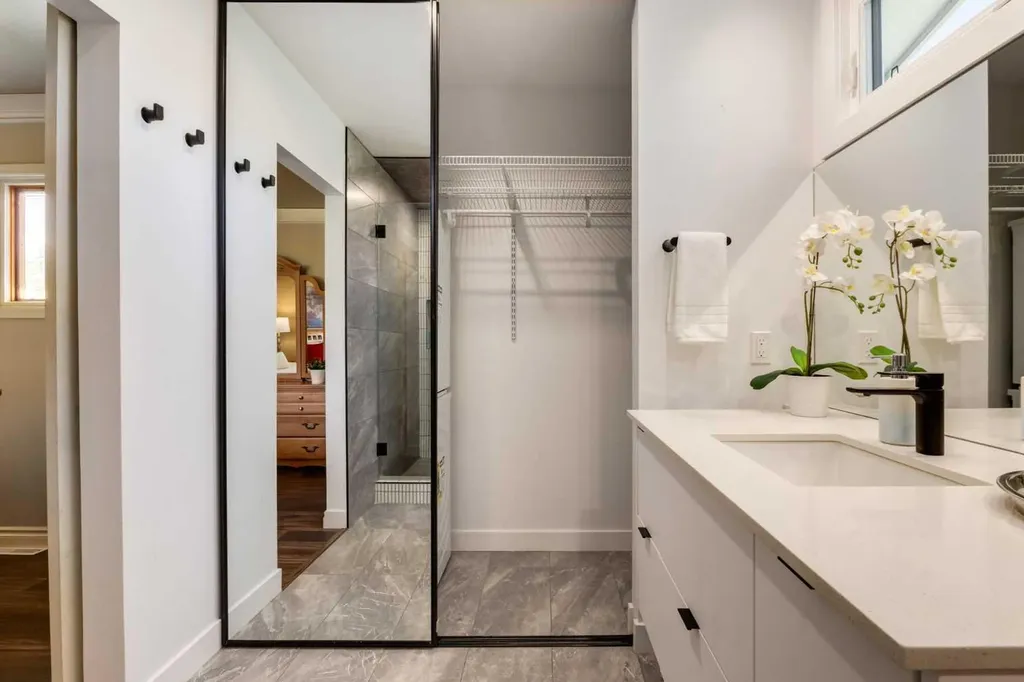 7203 5 Street SW Calgary AB T2V1B3