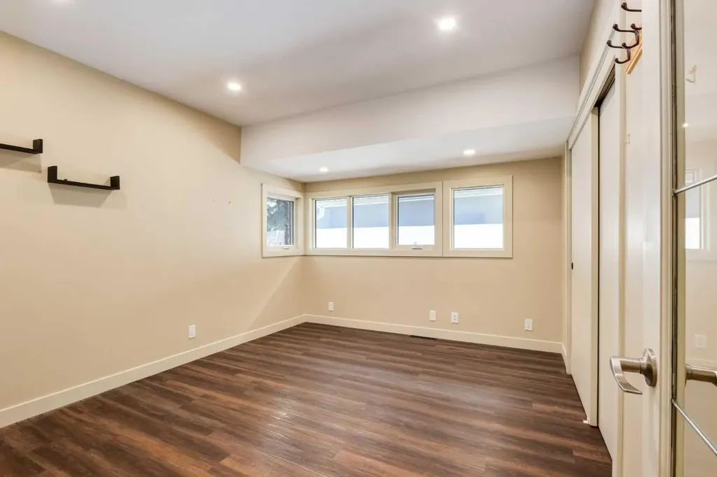 7203 5 Street SW Calgary AB T2V1B3