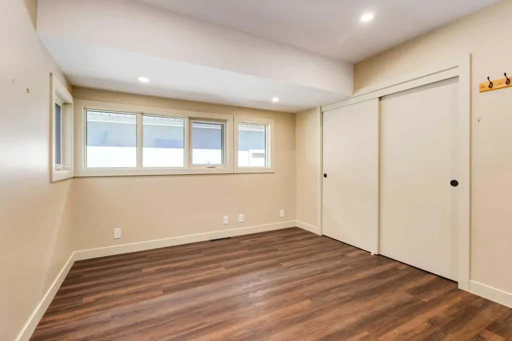 7203 5 Street SW Calgary AB T2V1B3