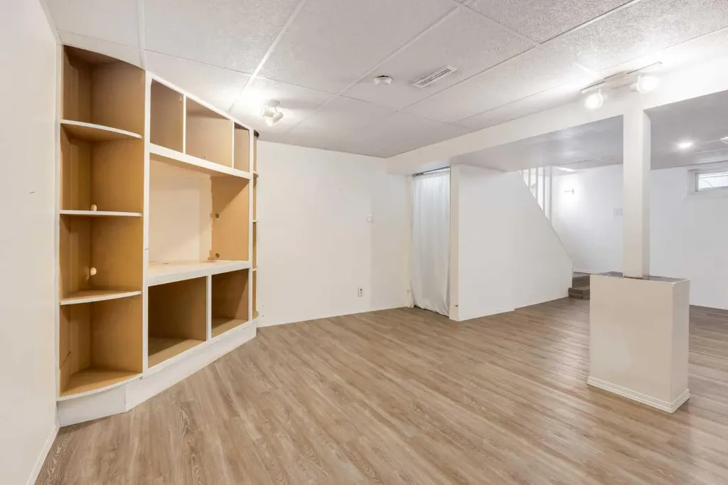 7203 5 Street SW Calgary AB T2V1B3