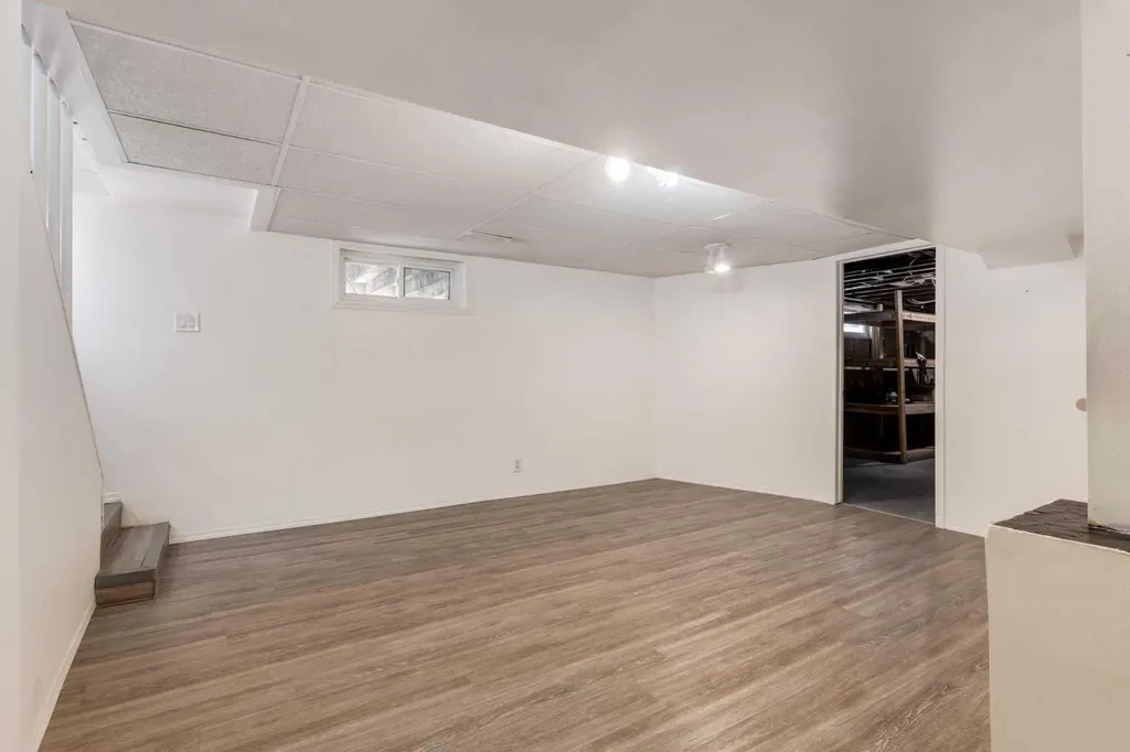7203 5 Street SW Calgary AB T2V1B3