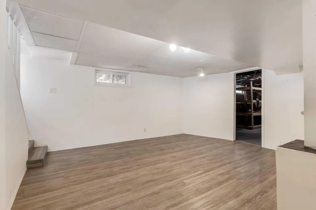 7203 5 Street SW Calgary AB T2V1B3