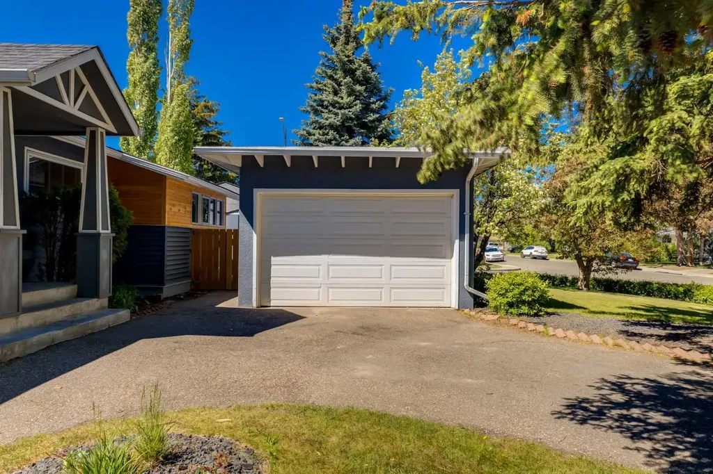 7203 5 Street SW Calgary AB T2V1B3