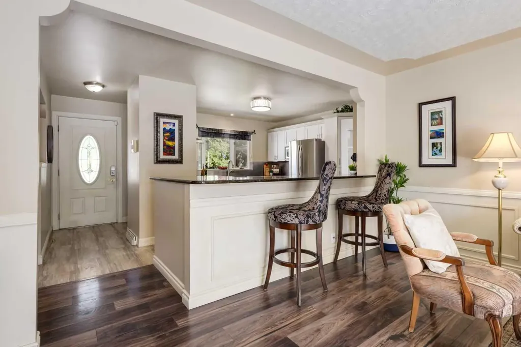 7203 5 Street SW Calgary AB T2V1B3
