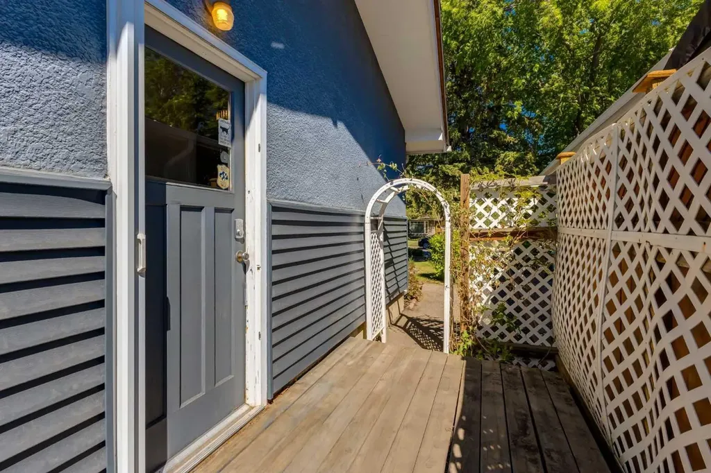7203 5 Street SW Calgary AB T2V1B3