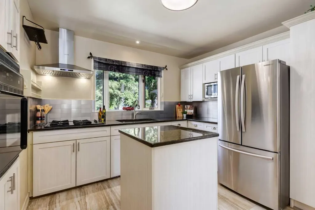 7203 5 Street SW Calgary AB T2V1B3