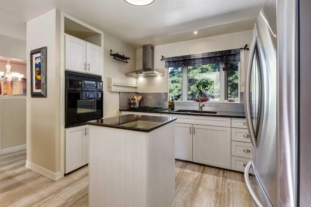 7203 5 Street SW Calgary AB T2V1B3