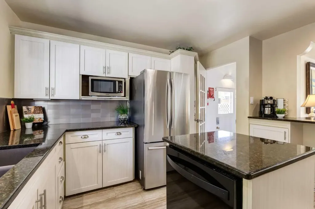 7203 5 Street SW Calgary AB T2V1B3
