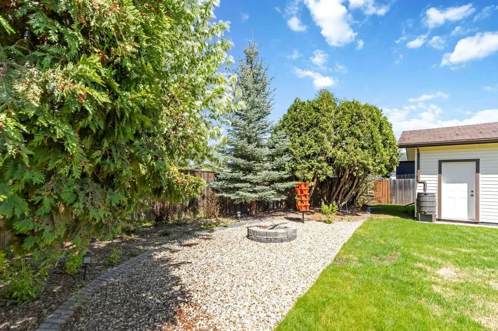 116 Royal Gardens Fort Mcmurray AB T9K 1B4