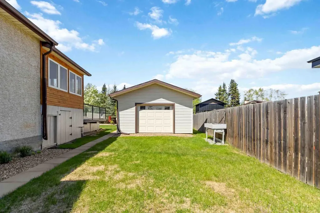 116 Royal Gardens Fort Mcmurray AB T9K 1B4