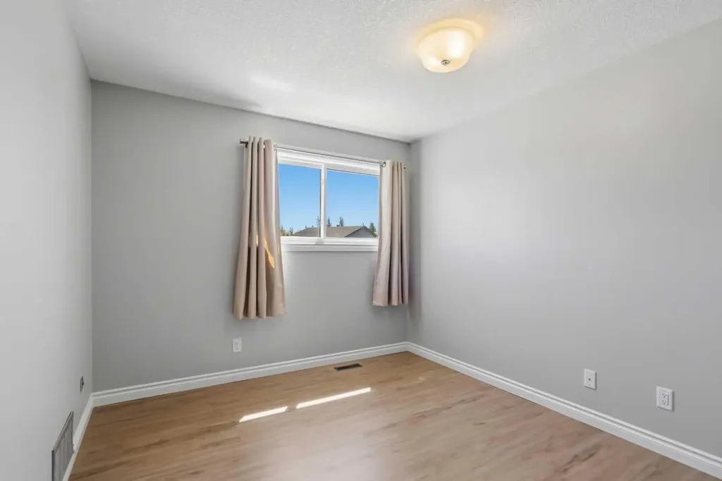 116 Royal Gardens Fort Mcmurray AB T9K 1B4