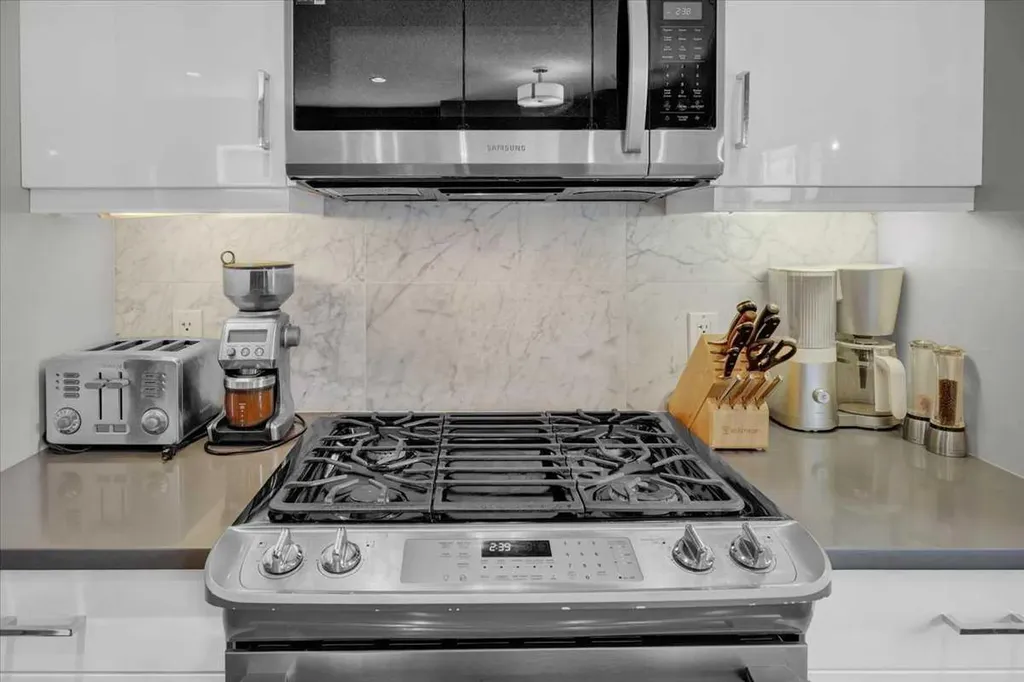 3712 16 Street SW Calgary AB T2T 4H2
