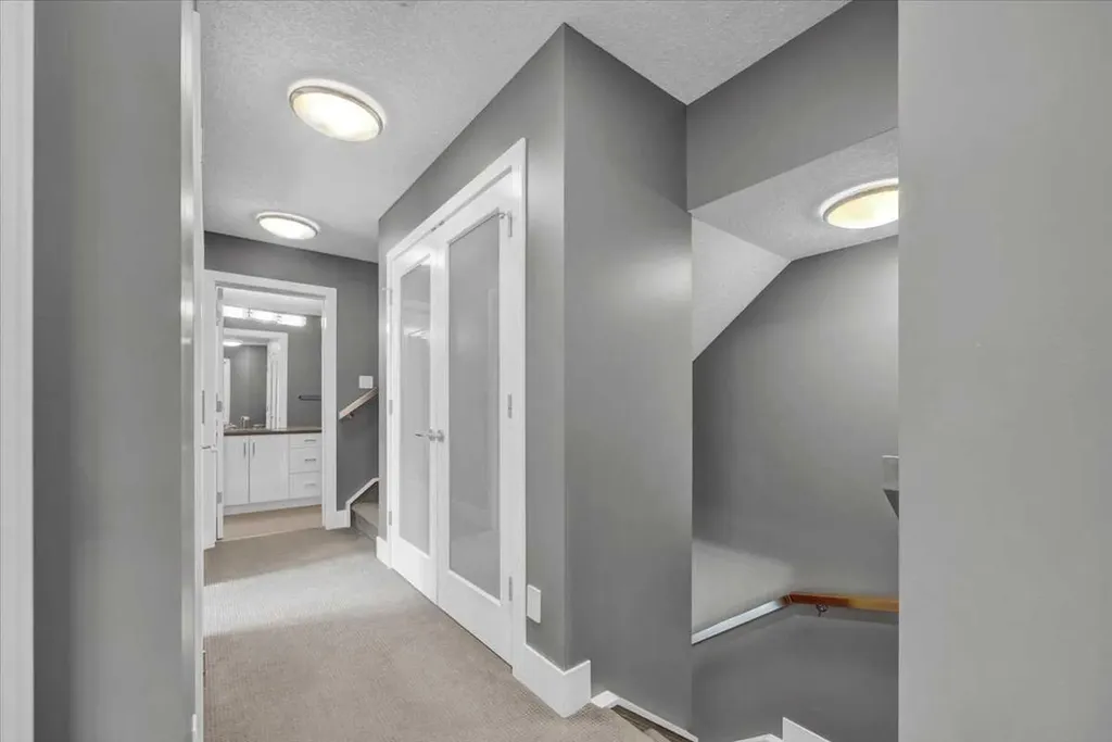 3712 16 Street SW Calgary AB T2T 4H2