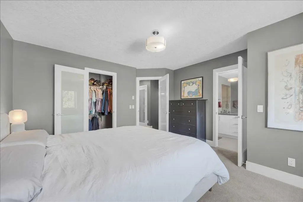 3712 16 Street SW Calgary AB T2T 4H2