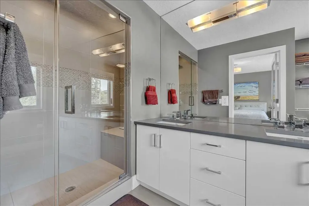 3712 16 Street SW Calgary AB T2T 4H2