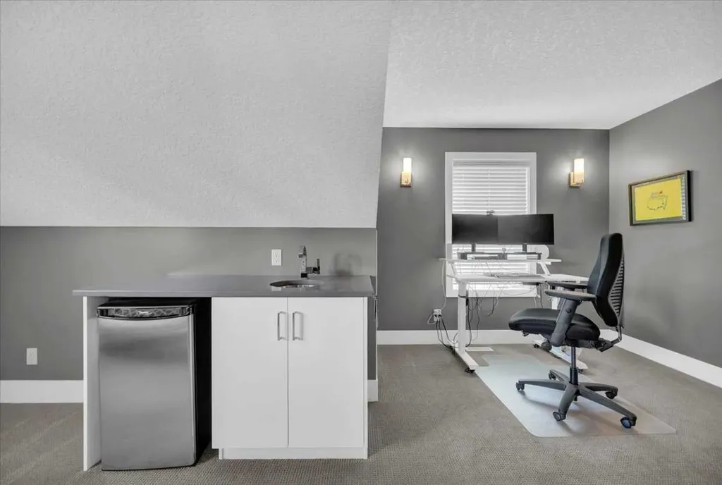 3712 16 Street SW Calgary AB T2T 4H2