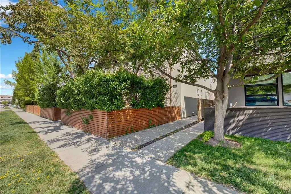 3712 16 Street SW Calgary AB T2T 4H2