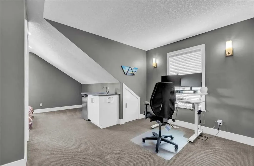 3712 16 Street SW Calgary AB T2T 4H2