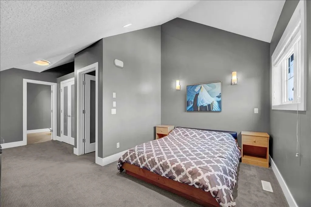 3712 16 Street SW Calgary AB T2T 4H2
