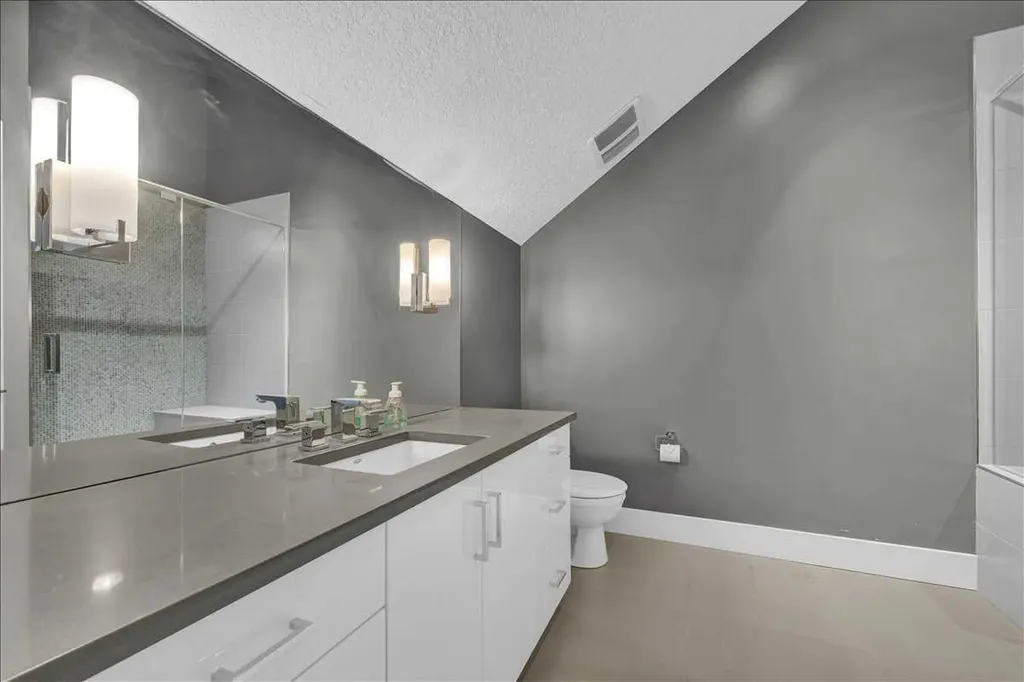 3712 16 Street SW Calgary AB T2T 4H2