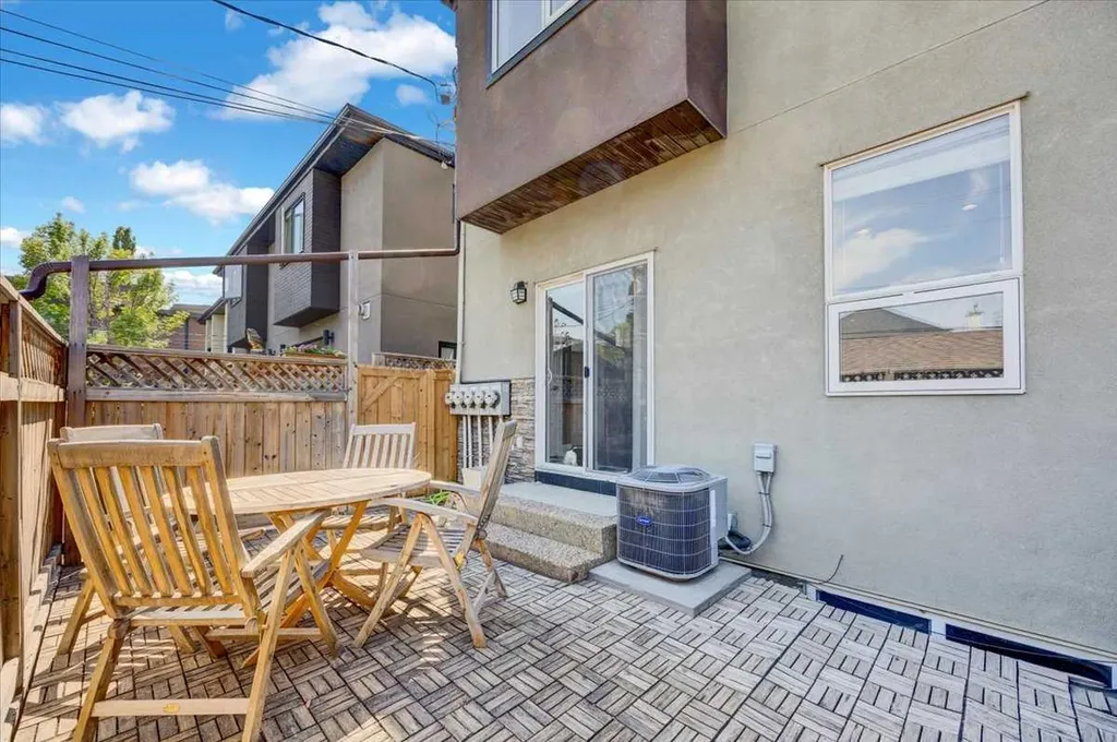 3712 16 Street SW Calgary AB T2T 4H2