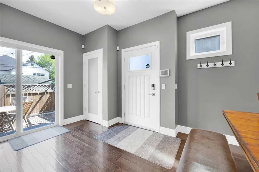 3712 16 Street SW Calgary AB T2T 4H2