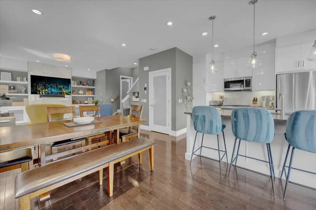 3712 16 Street SW Calgary AB T2T 4H2