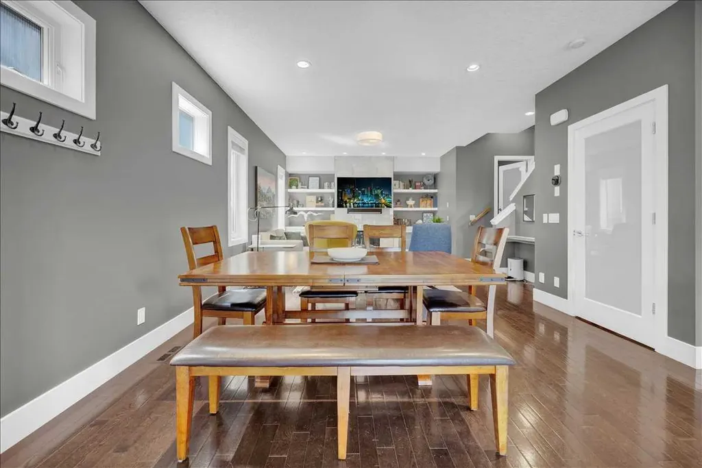3712 16 Street SW Calgary AB T2T 4H2