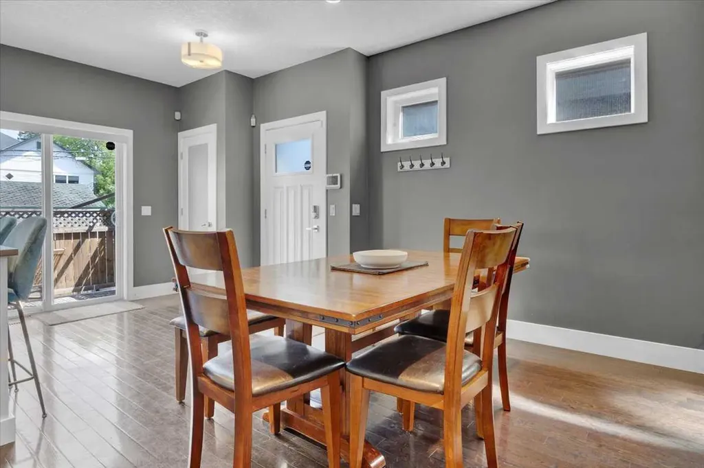 3712 16 Street SW Calgary AB T2T 4H2