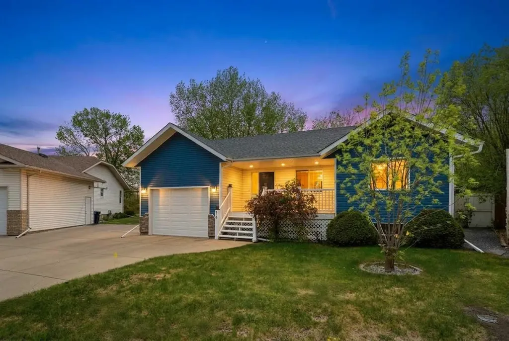 18 Osmond Close Red Deer AB T4N 6Y1