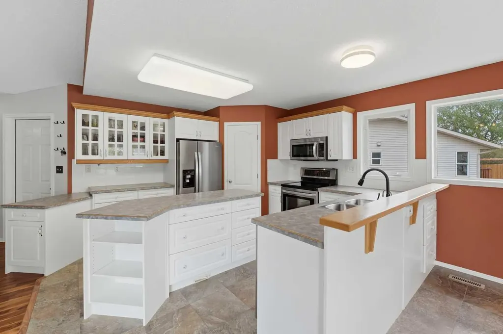18 Osmond Close Red Deer AB T4N 6Y1
