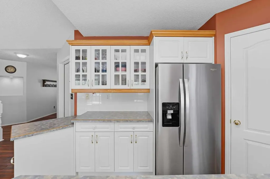 18 Osmond Close Red Deer AB T4N 6Y1