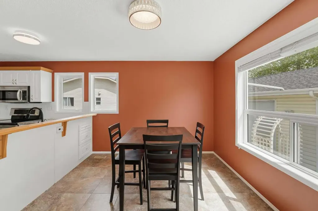 18 Osmond Close Red Deer AB T4N 6Y1
