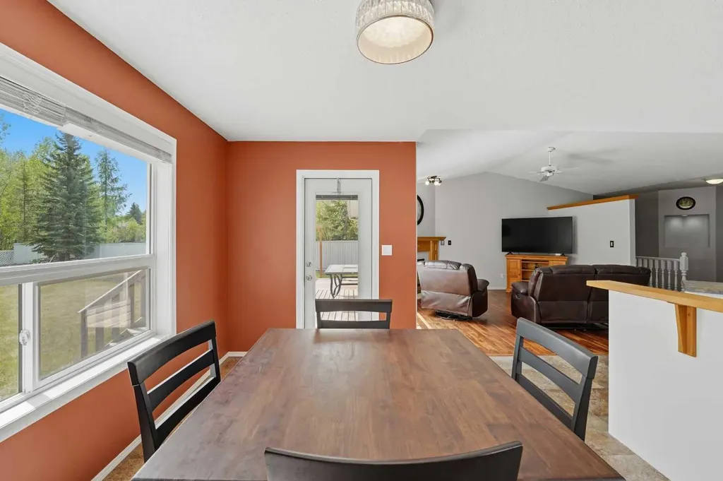 18 Osmond Close Red Deer AB T4N 6Y1