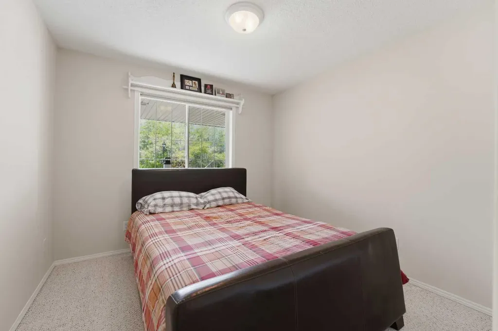 18 Osmond Close Red Deer AB T4N 6Y1