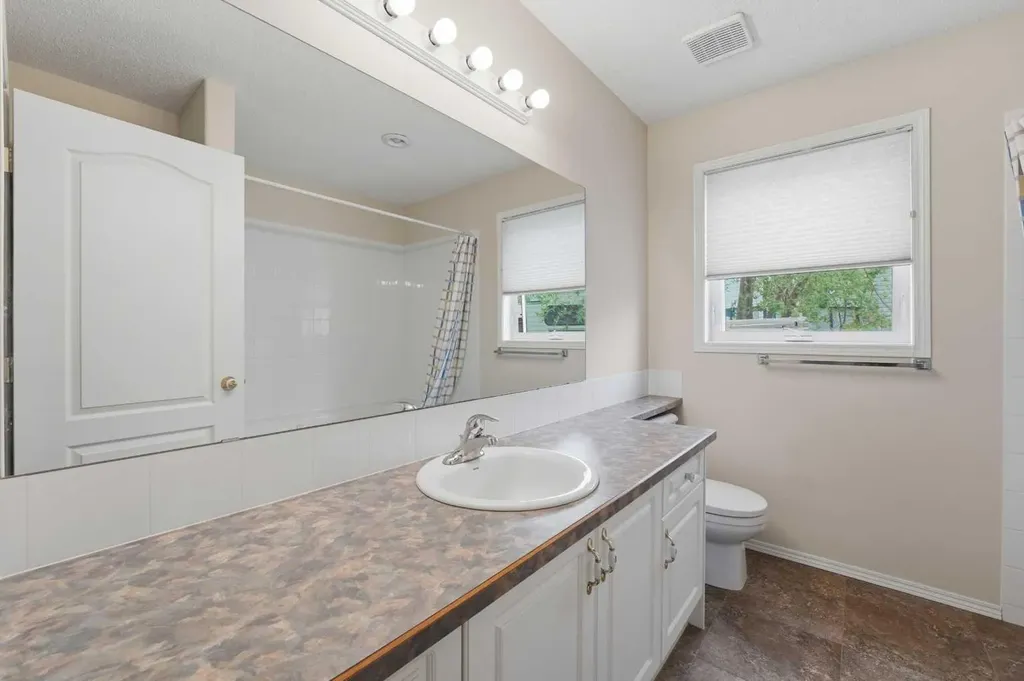 18 Osmond Close Red Deer AB T4N 6Y1