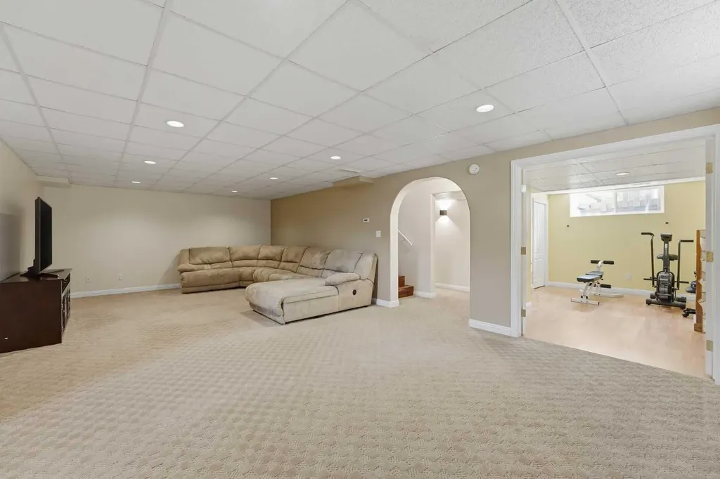 18 Osmond Close Red Deer AB T4N 6Y1