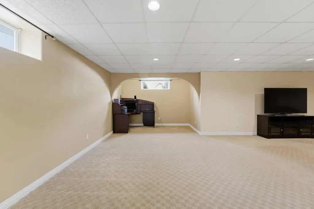 18 Osmond Close Red Deer AB T4N 6Y1
