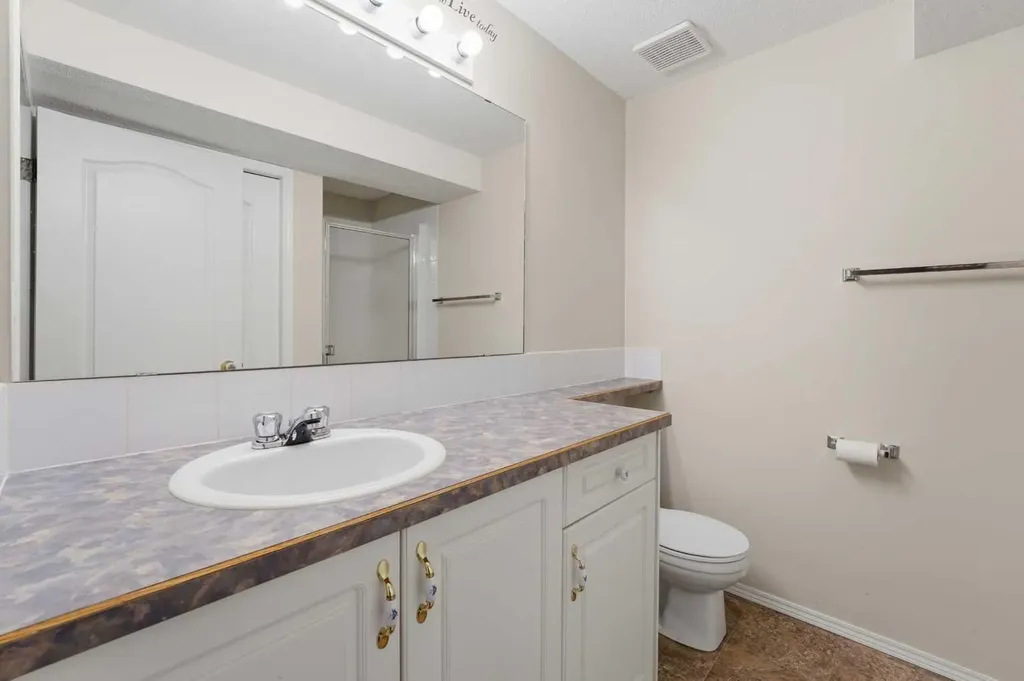 18 Osmond Close Red Deer AB T4N 6Y1