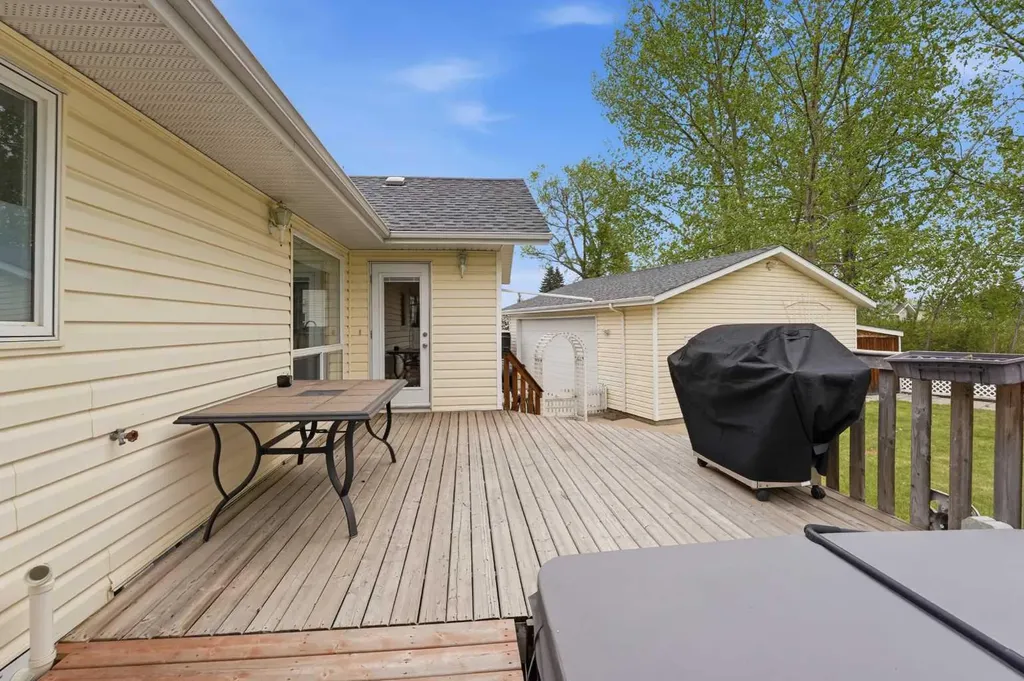 18 Osmond Close Red Deer AB T4N 6Y1