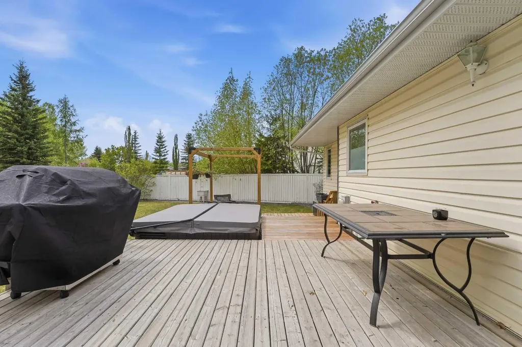 18 Osmond Close Red Deer AB T4N 6Y1